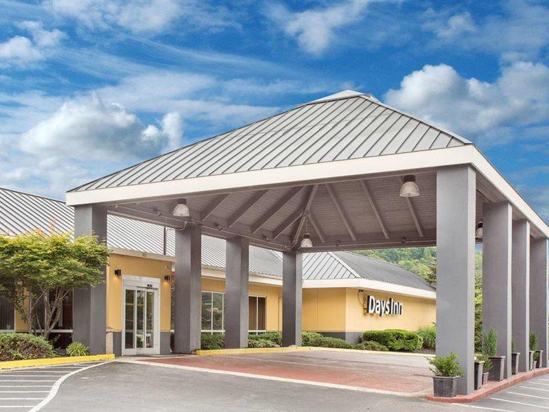 Days Inn By Wyndham Asheville/Mall Екстериор снимка