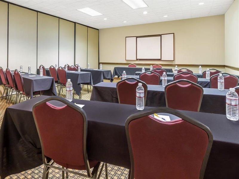 Days Inn By Wyndham Asheville/Mall Екстериор снимка