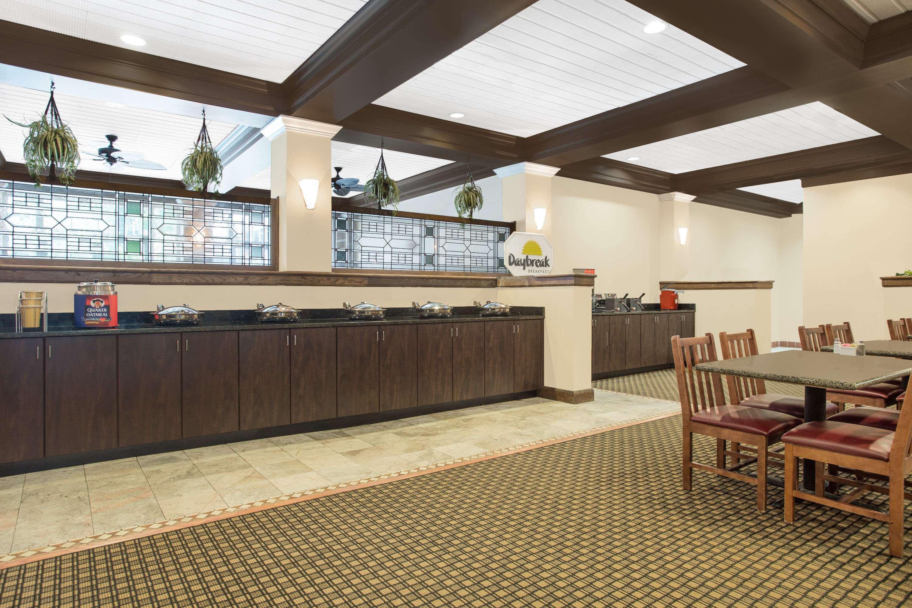 Days Inn By Wyndham Asheville/Mall Екстериор снимка