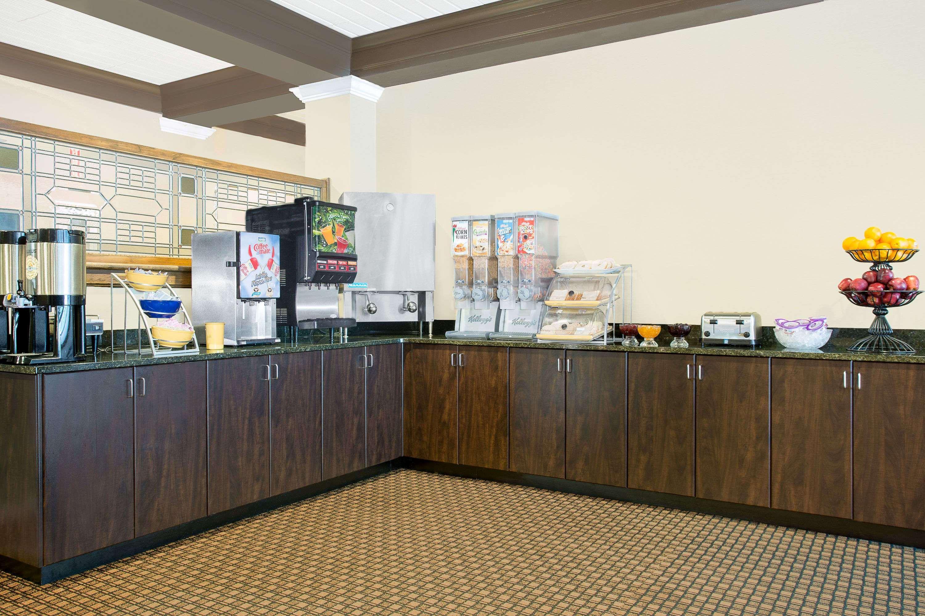 Days Inn By Wyndham Asheville/Mall Екстериор снимка