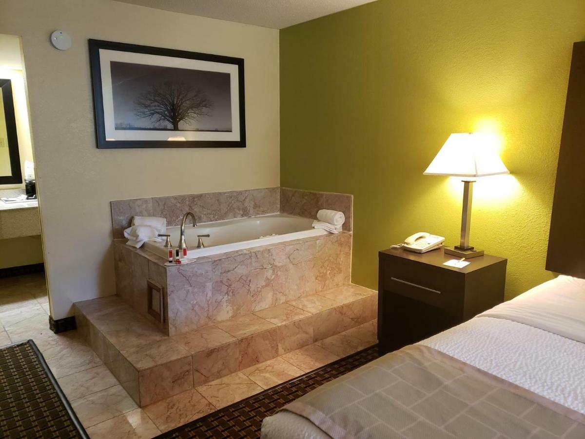 Days Inn By Wyndham Asheville/Mall Екстериор снимка